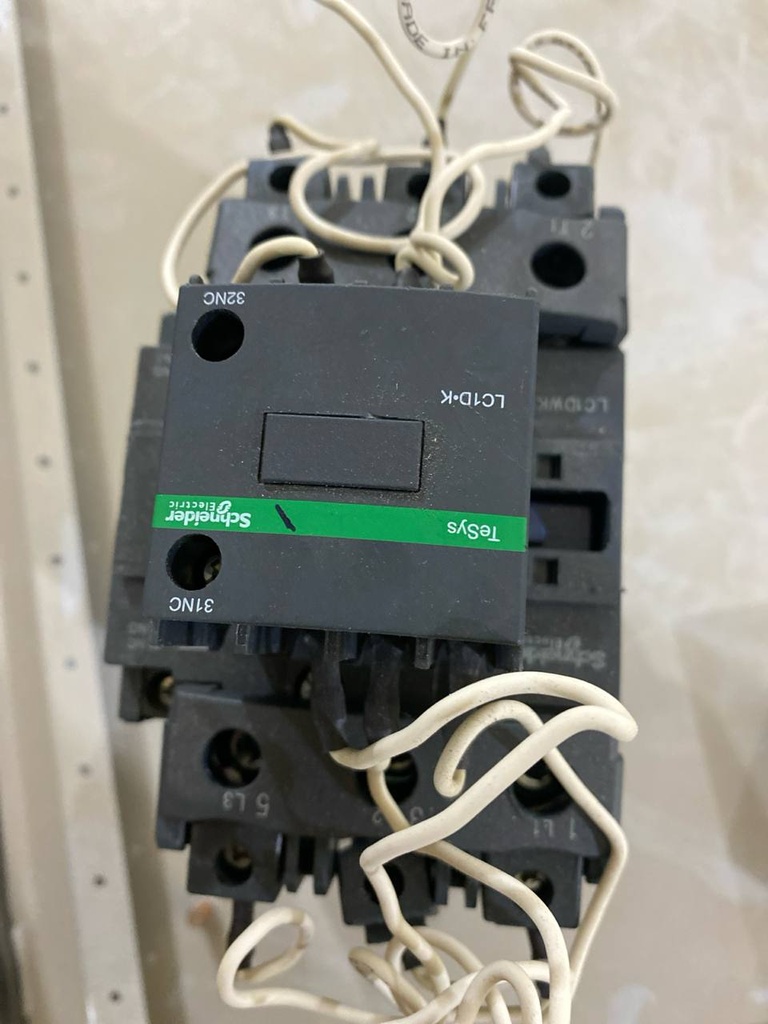 Schneider - LC1DWK12M7 Contactors for capacitor switching 60KVAR NEW
